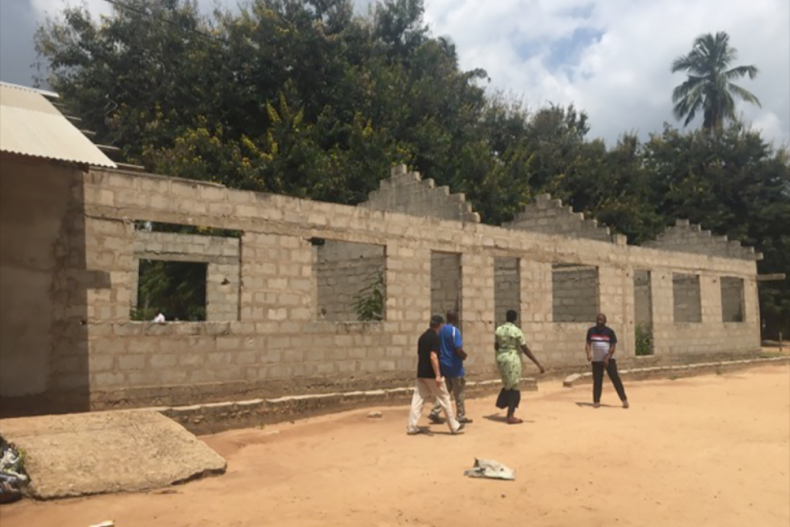 Onafgemaakte schoolgebouwen