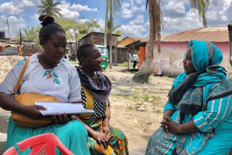 De grootmoeder met twee medewerksters.