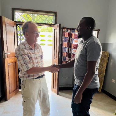 Simon ontmoet onze nieuwe Maatschappelijk Werker Ramadhan